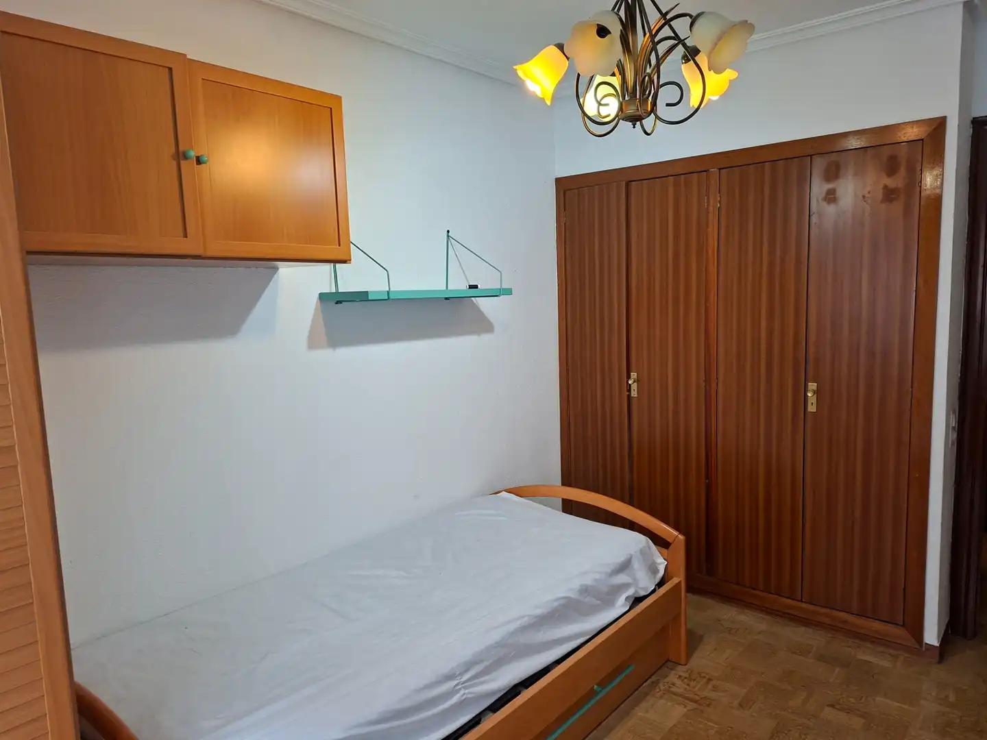 Habitación de Piso de alquiler en Avilés con Calefacción, Parquet y Horno