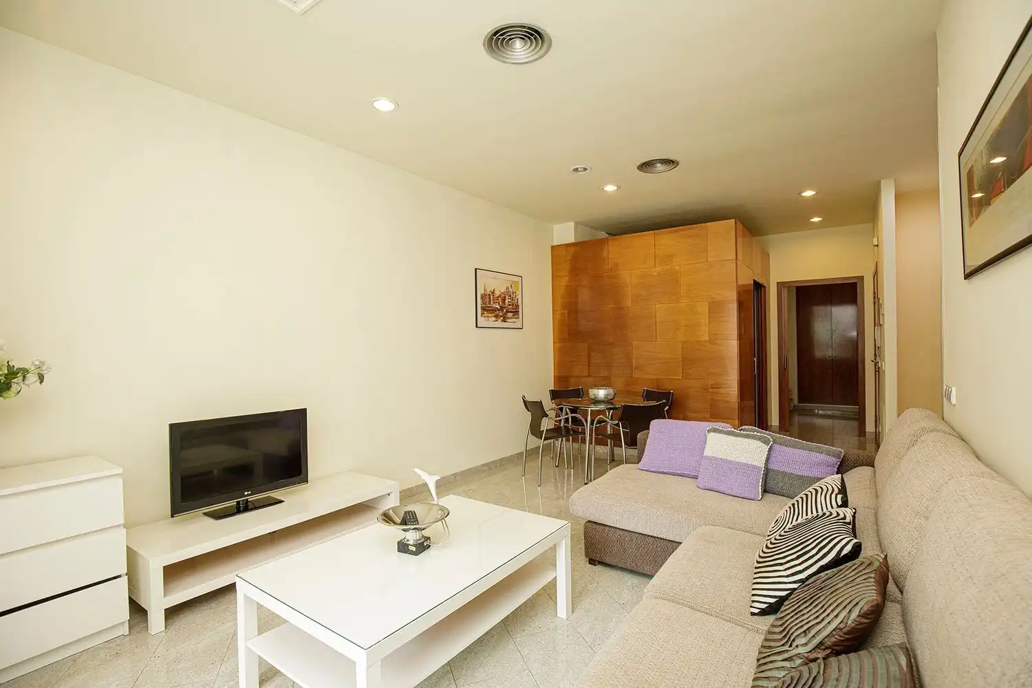 Sala d'estar de Pis de lloguer en Girona amb Aire condicionat i Terrassa