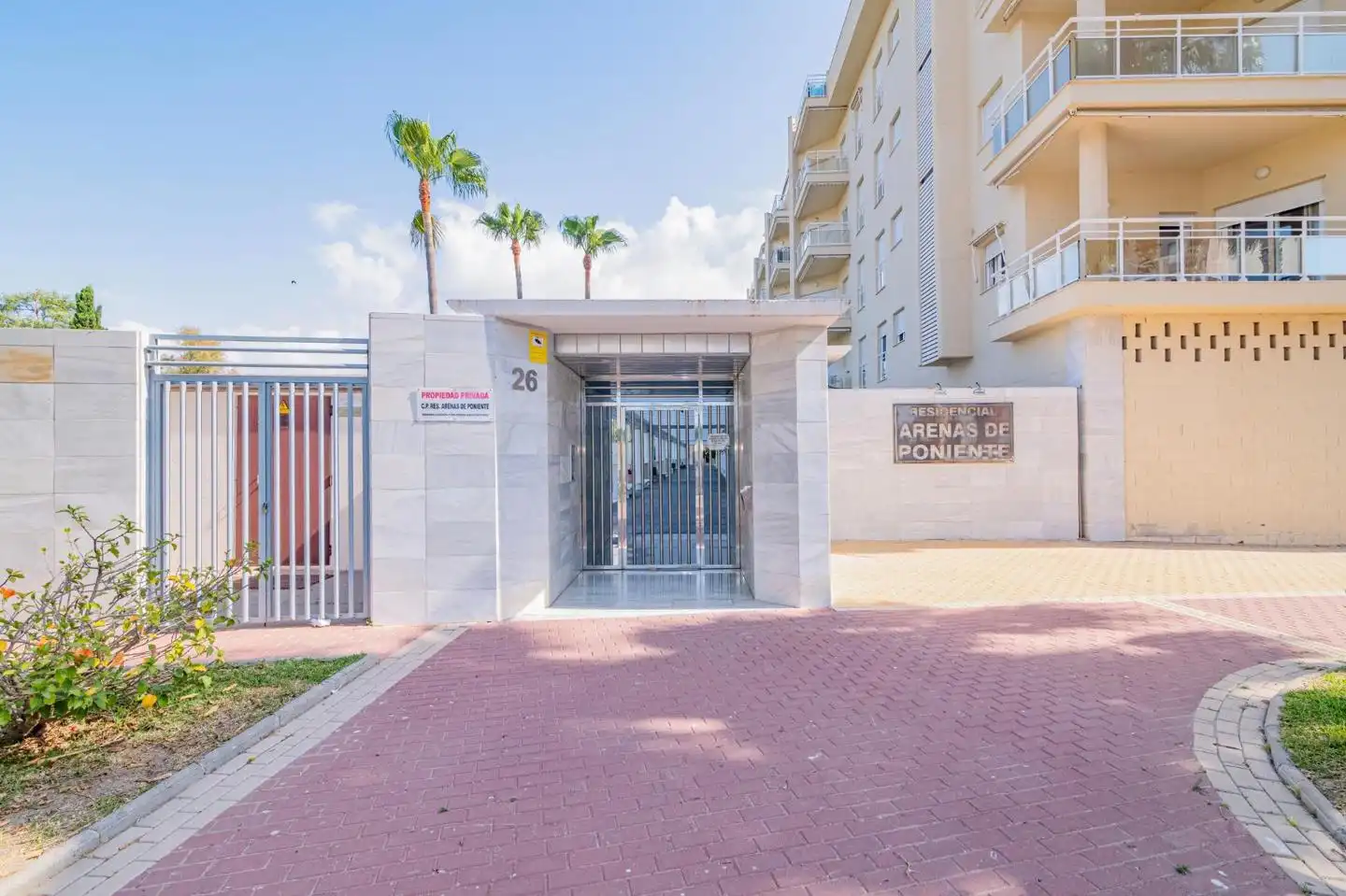 Vista exterior de Piso en venta en Motril con Terraza y Piscina comunitaria