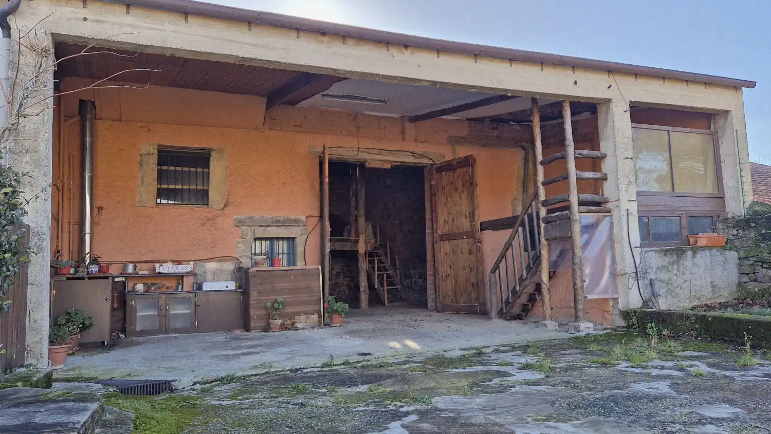 Vista exterior de Casa o xalet en venda en Molledo amb Calefacció, Terrassa i Traster