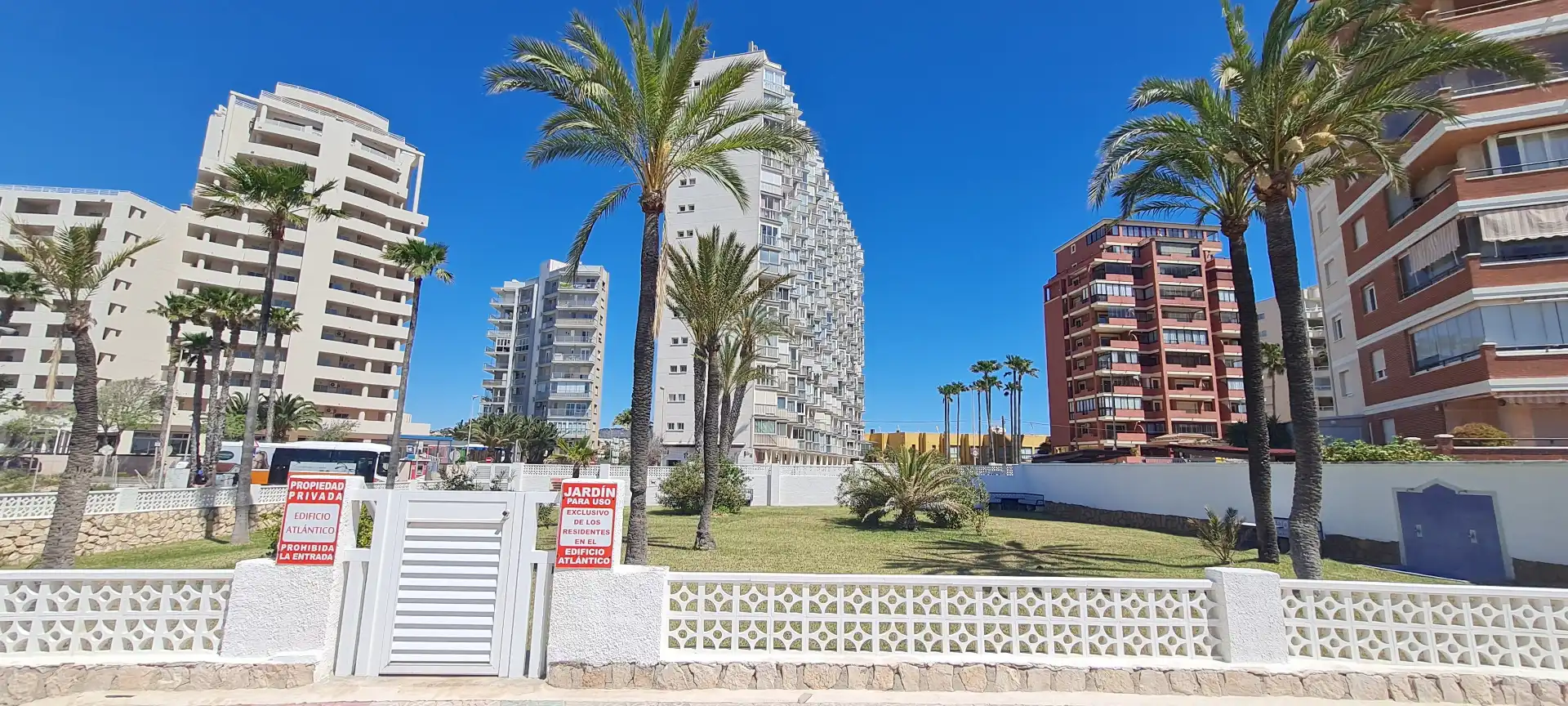 Außenansicht von Wohnungen zum Verkauf in Calpe / Calp mit Klimaanlage, Heizung und Terrasse