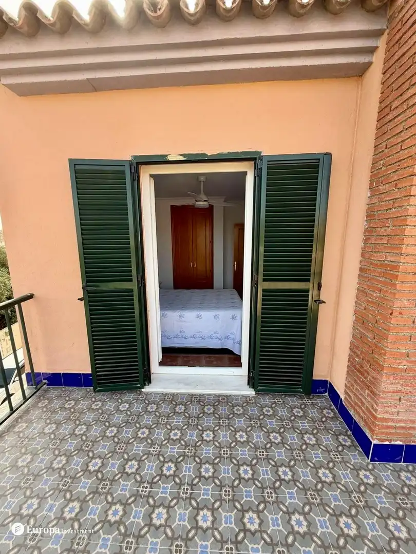 Dormitori de Casa adosada en venda en La Línea de la Concepción amb Terrassa i Piscina
