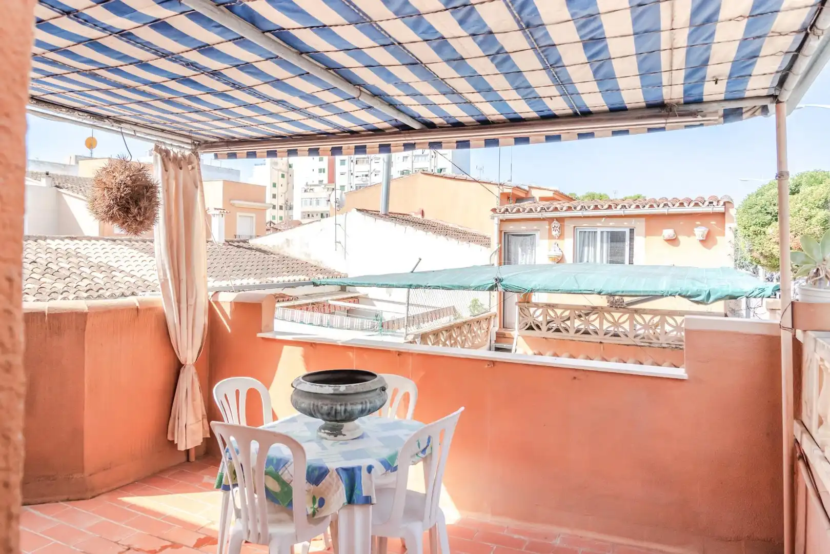 Casa adosada en venda a Els Hostalets