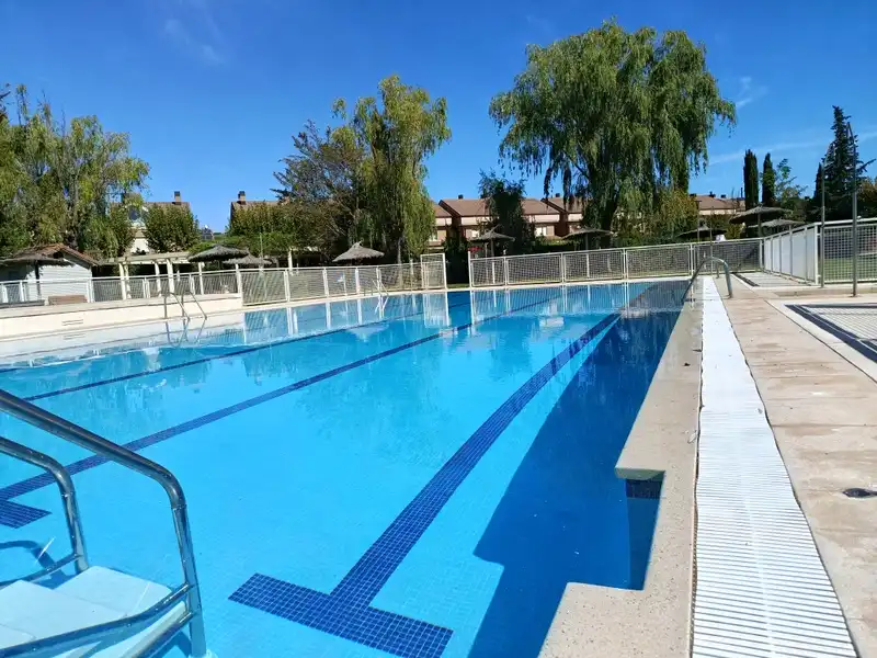 Semi-detached house with pool for sale in Simancas, imagen 8
