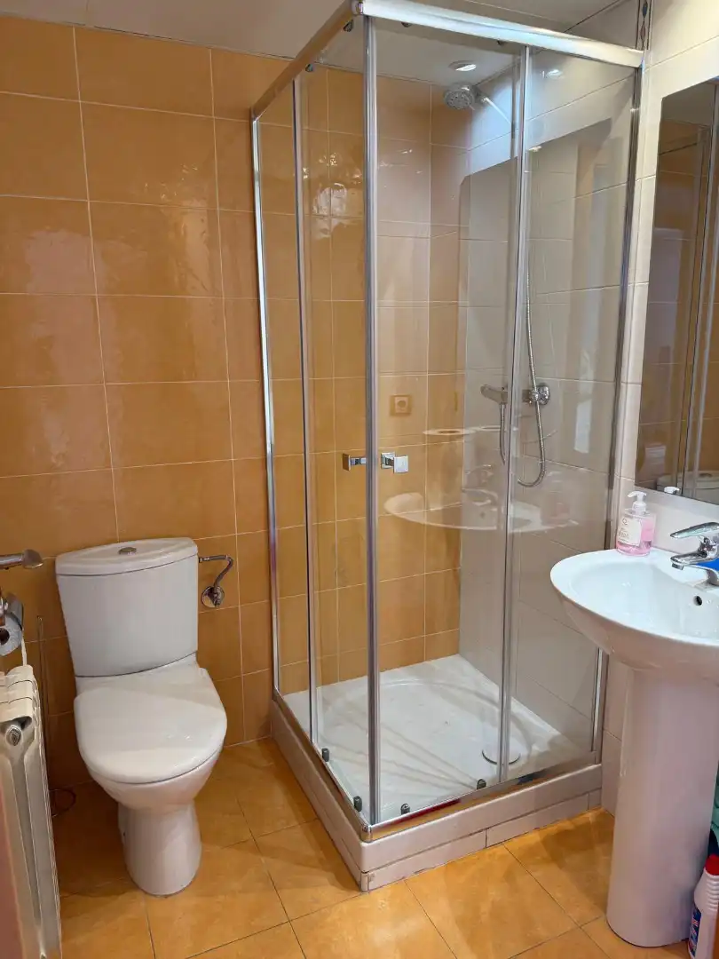 Badezimmer von Dachboden zur Miete in Cuarte de Huerva mit Klimaanlage, Heizung und Parkett