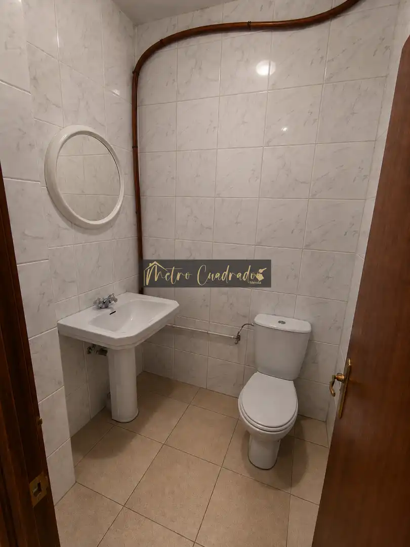 Baño de Local de alquiler en Mérida con Aire acondicionado