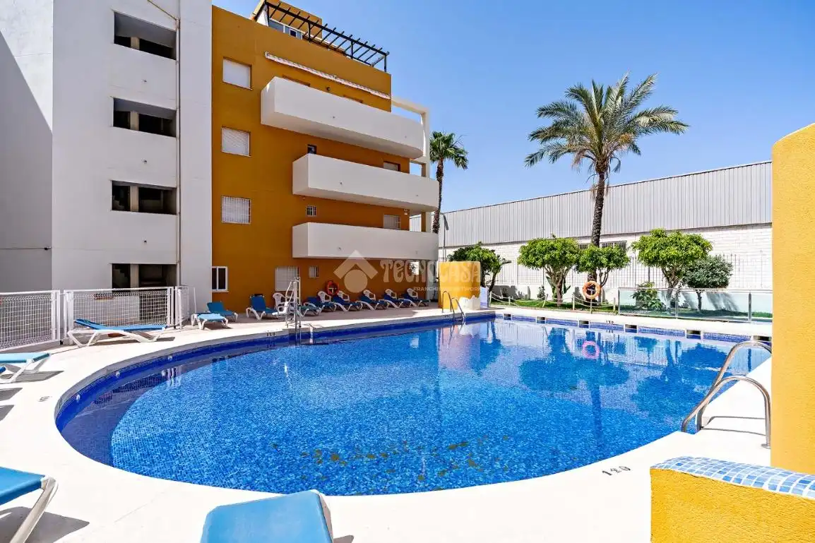 Piscina de Piso en venta en Roquetas de Mar con Calefacción y Terraza
