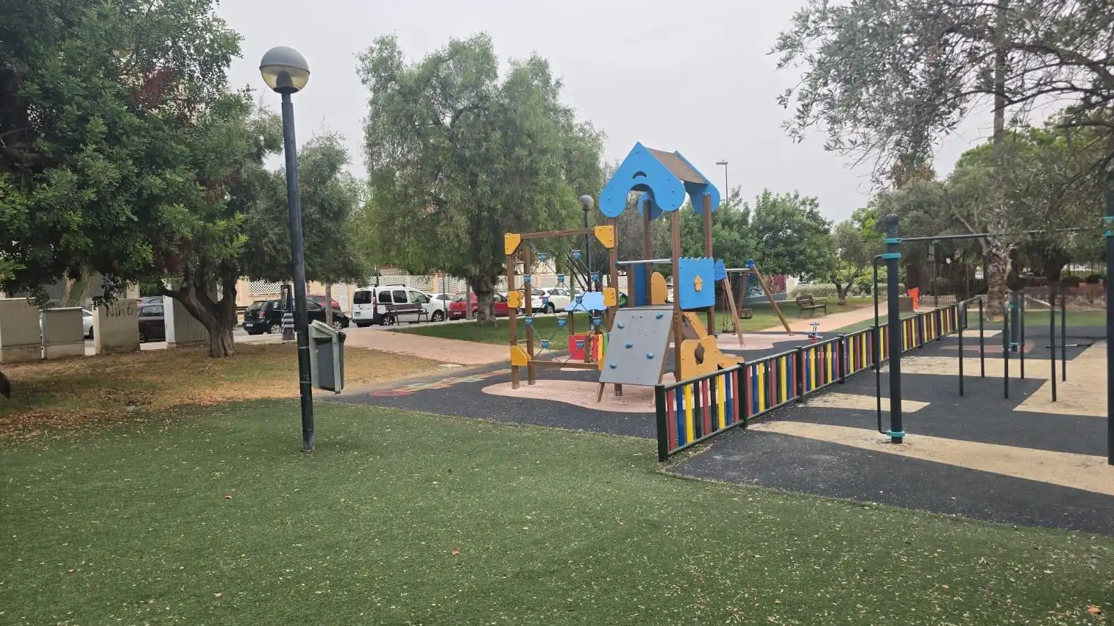 Aparcament de Pis en venda en Sant Joan d'Alacant amb Parquet, Terrassa i Piscina comunitària