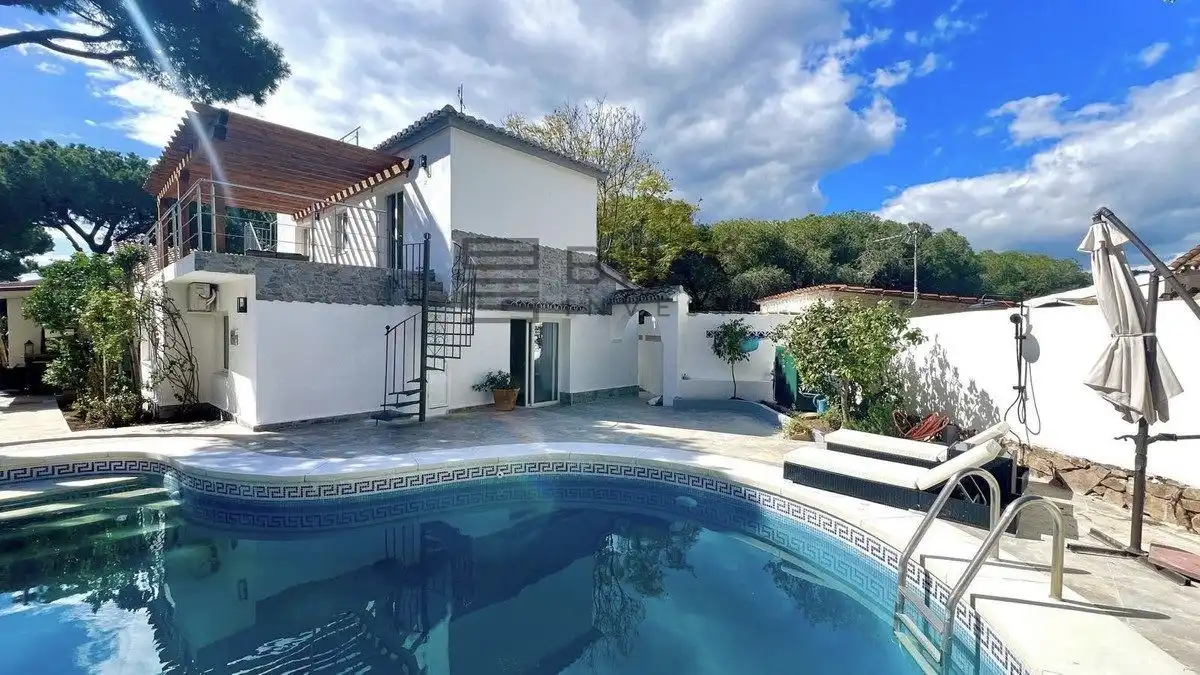 Xalet amb piscina en venda a Elviria