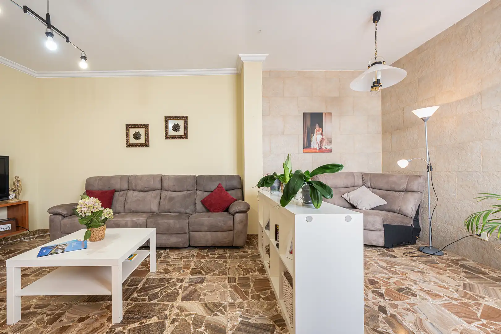 Sala d'estar de Casa adosada en venda en Las Palmas de Gran Canaria amb Terrassa, Moblat i Balcó