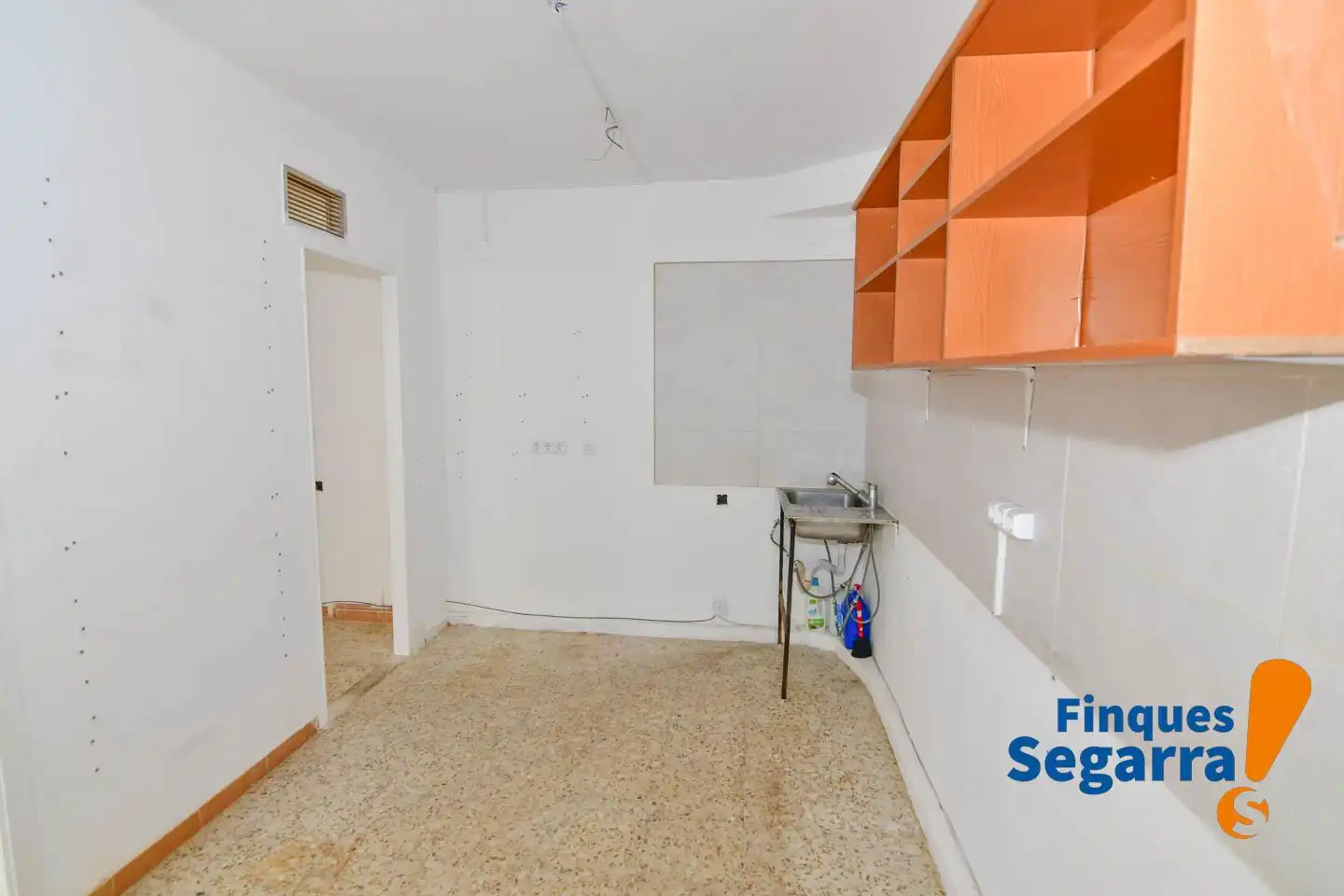 Commercial properties for rent in calle dels Arcs, Coma-ruga platja
