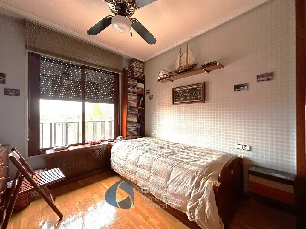 Habitación de Casa o chalet en venta en  Logroño con Aire acondicionado, Calefacción y Jardín privado