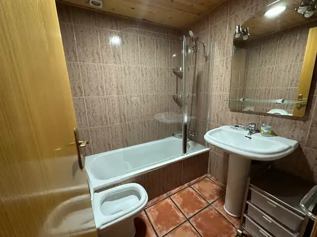 Bany de Apartament en venda en Vall de Cardós amb Calefacció, Moblat i Balcó