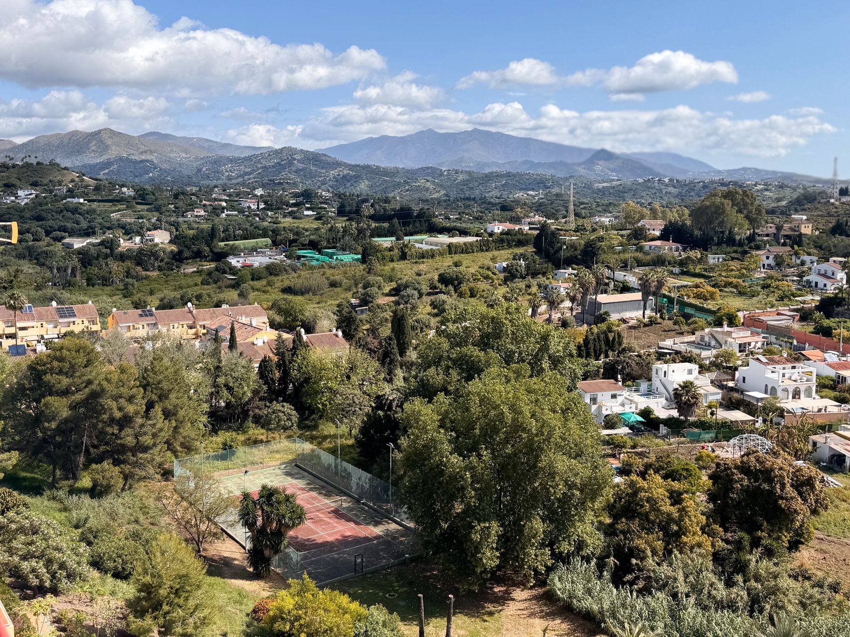 Vista exterior de Àtic en venda en Estepona amb Calefacció, Jardí privat i Terrassa