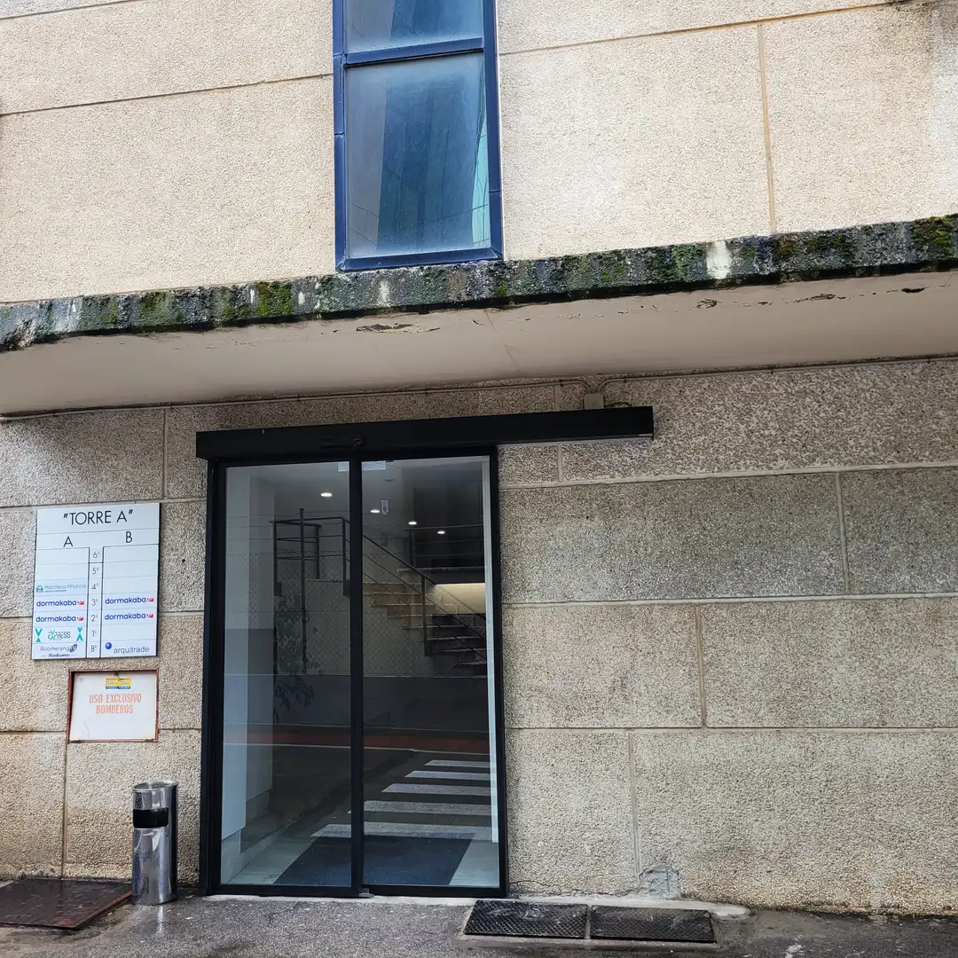 Vista exterior de Local de alquiler en Madrid con Aire acondicionado, Calefacción y Alarma