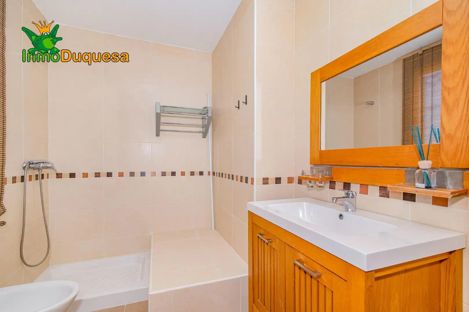 Semi-detached house with terrace for sale in Jun, imagen 32