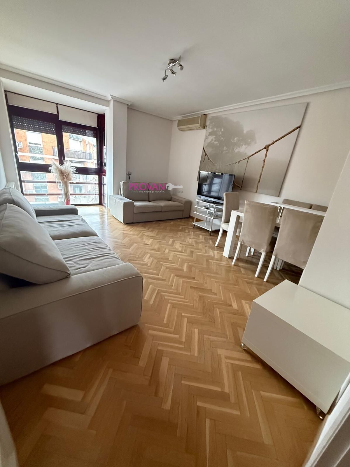 Living room of Flat to rent in  Madrid Capital  with Air Conditioner, Heating and Terrace