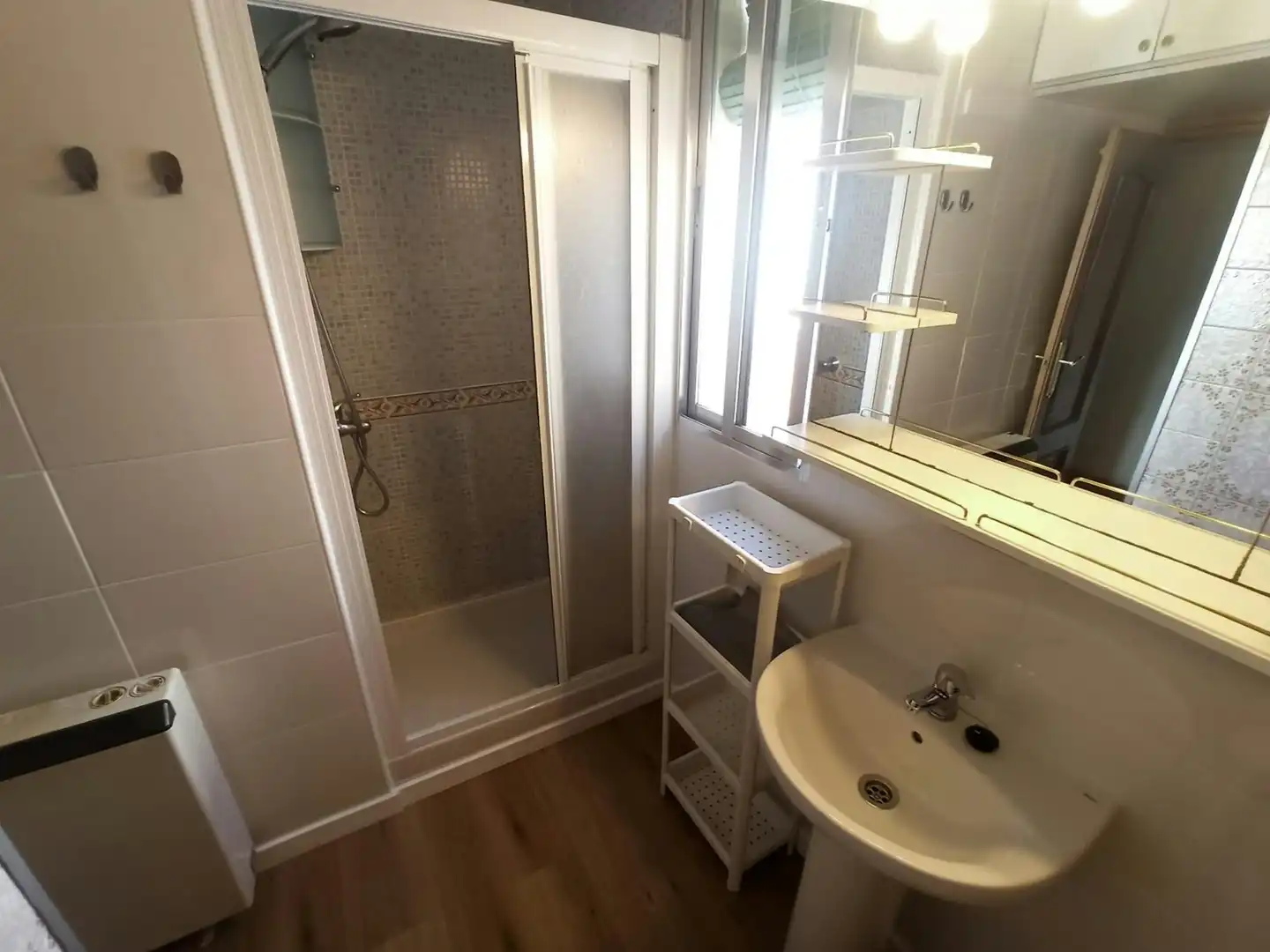Bathroom of Flat for share in Madrid  with Heating, Furnished and Washing machine