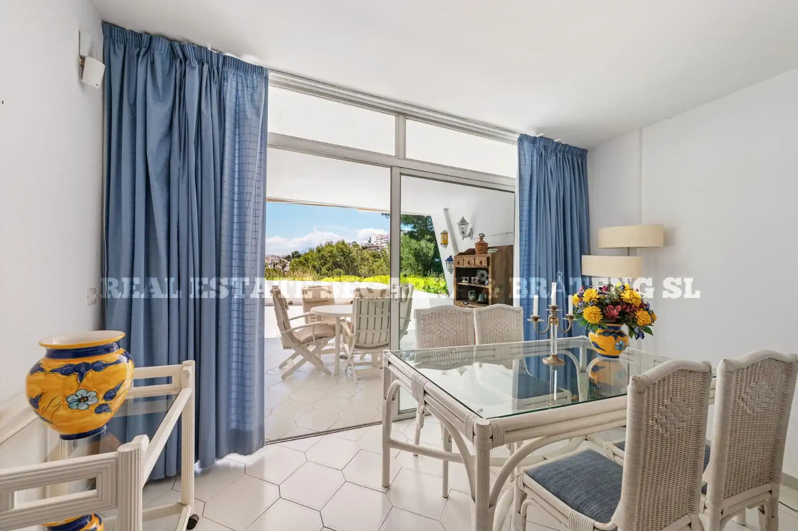 Menjador de Apartament en venda en Mijas amb Aire condicionat, Terrassa i Moblat
