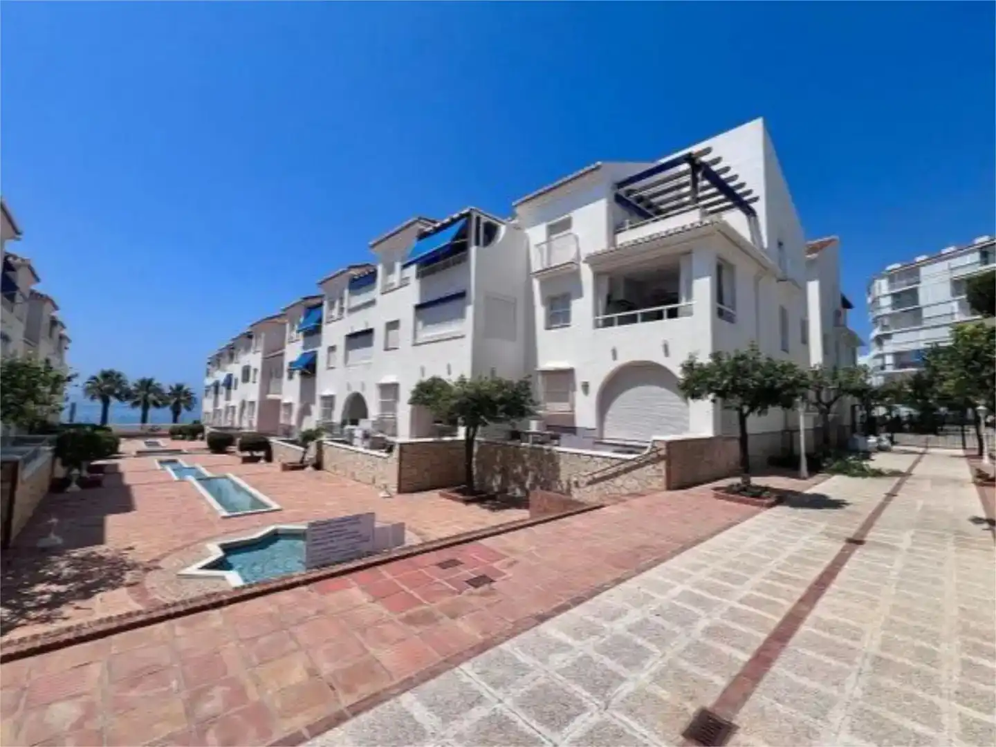 Vista exterior de Pis en venda en Nerja amb Piscina