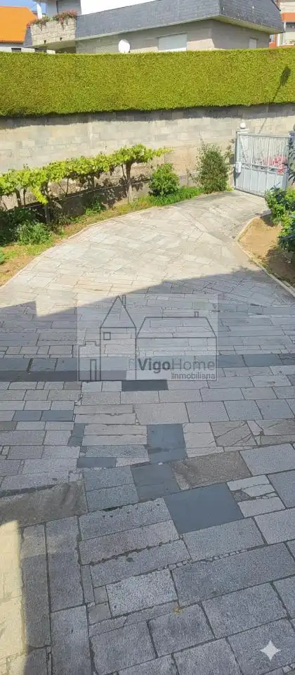Vista exterior de Casa o chalet en venta en Vigo  con Calefacción, Jardín privado y Terraza
