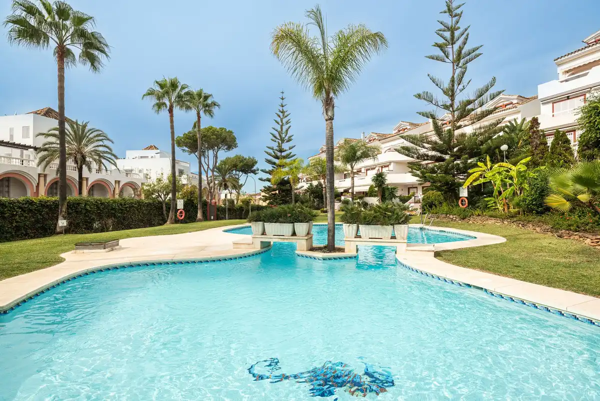 Jardí de Àtic en venda en Marbella amb Aire condicionat, Terrassa i Moblat
