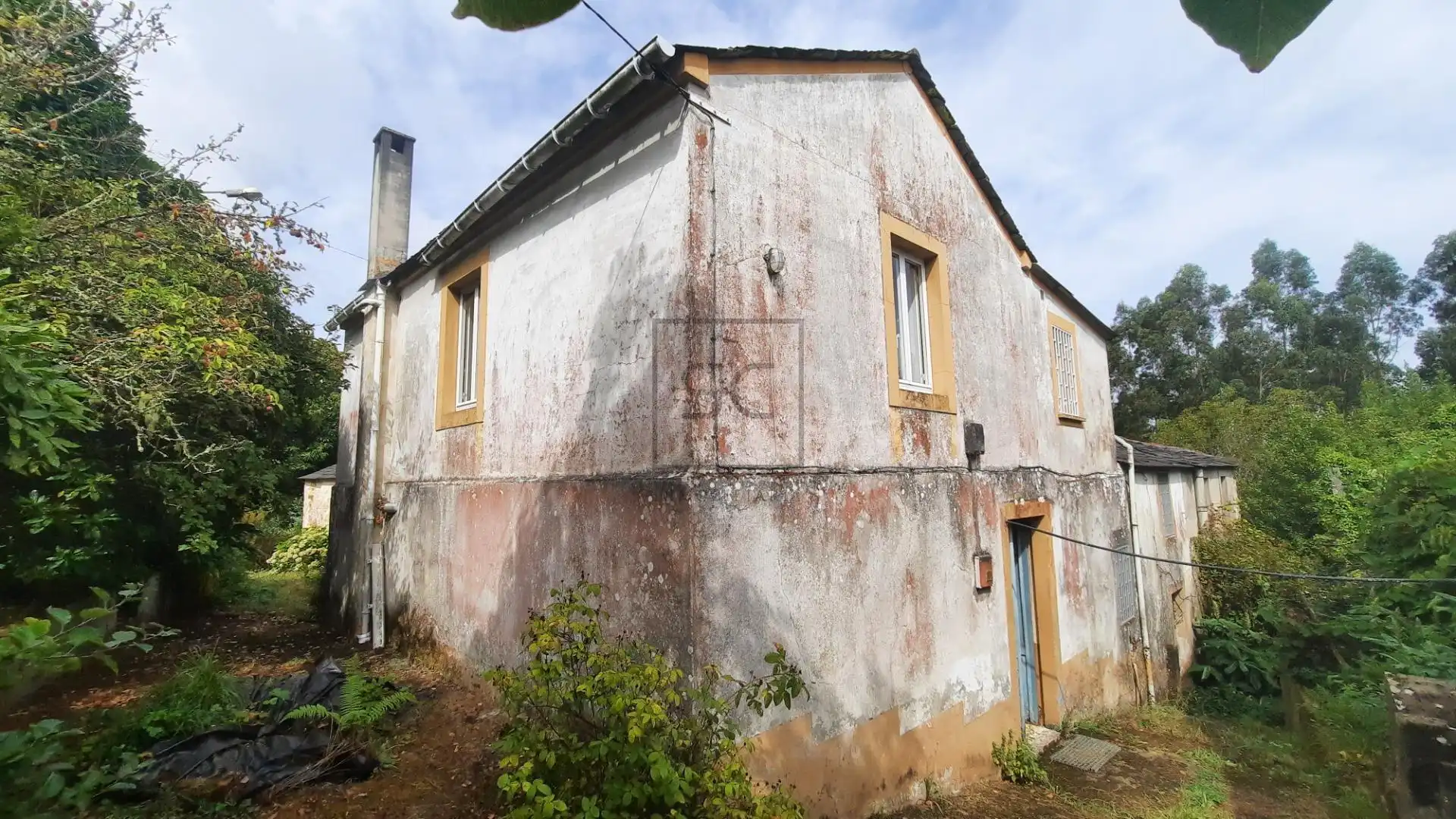 Casa rústica amb jardí en venda a COUCE