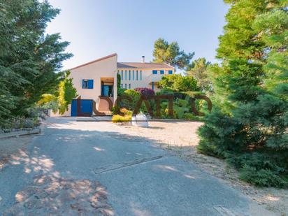 Vista exterior de Casa o xalet en venda en Robledo de Chavela amb Terrassa i Piscina