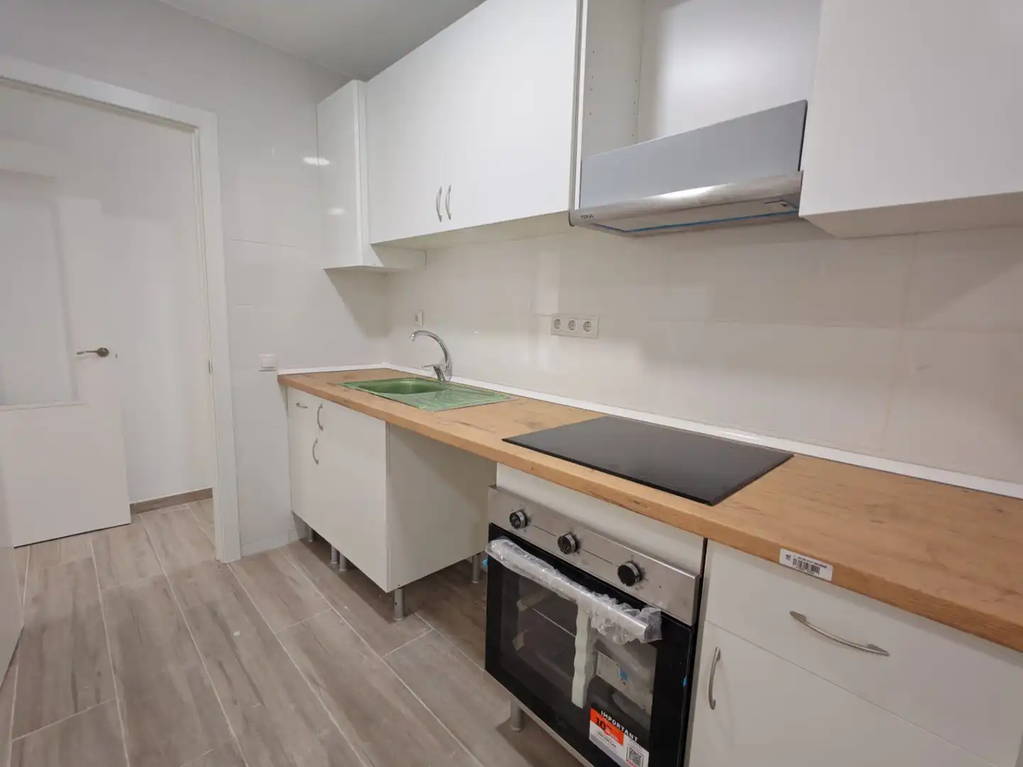 Kitchen of Flat for sale in Móstoles  with Heating, Parquet flooring and Terrace