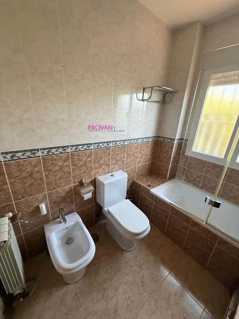 Baño de Casa o chalet en venta en Torres de la Alameda con Aire acondicionado, Calefacción y Terraza