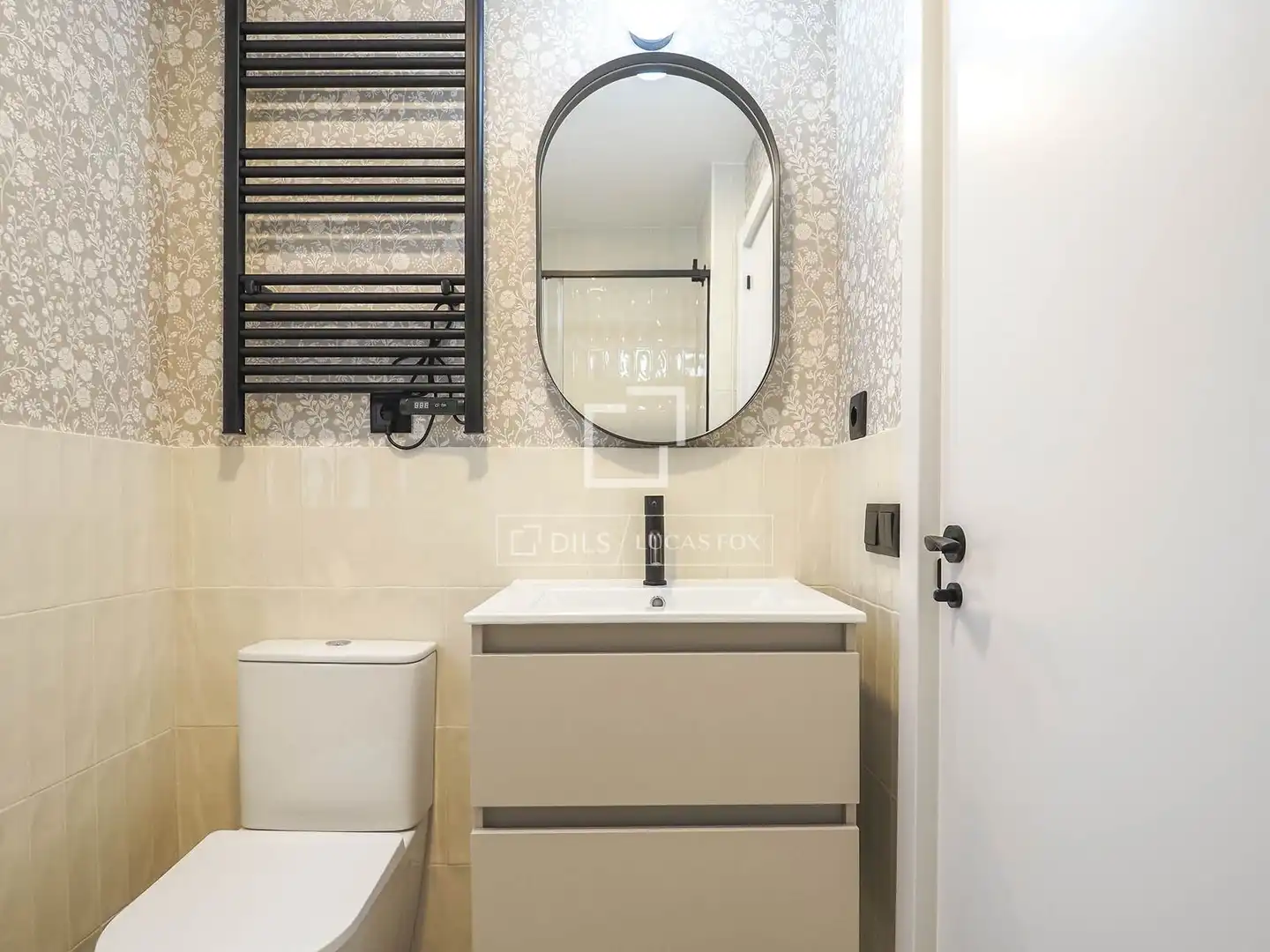 Badezimmer von Wohnung zum Verkauf in Madrid mit Klimaanlage, Möbliert und Balkon