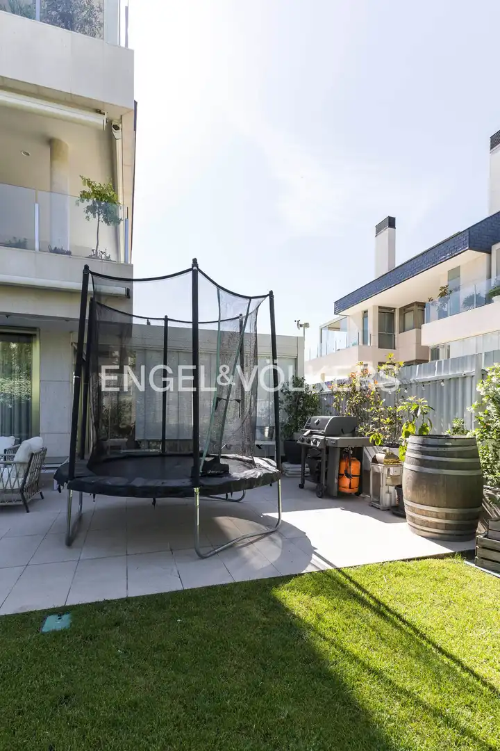 Terraza de Apartamento en venta en Pozuelo de Alarcón con Aire acondicionado, Calefacción y Jardín privado