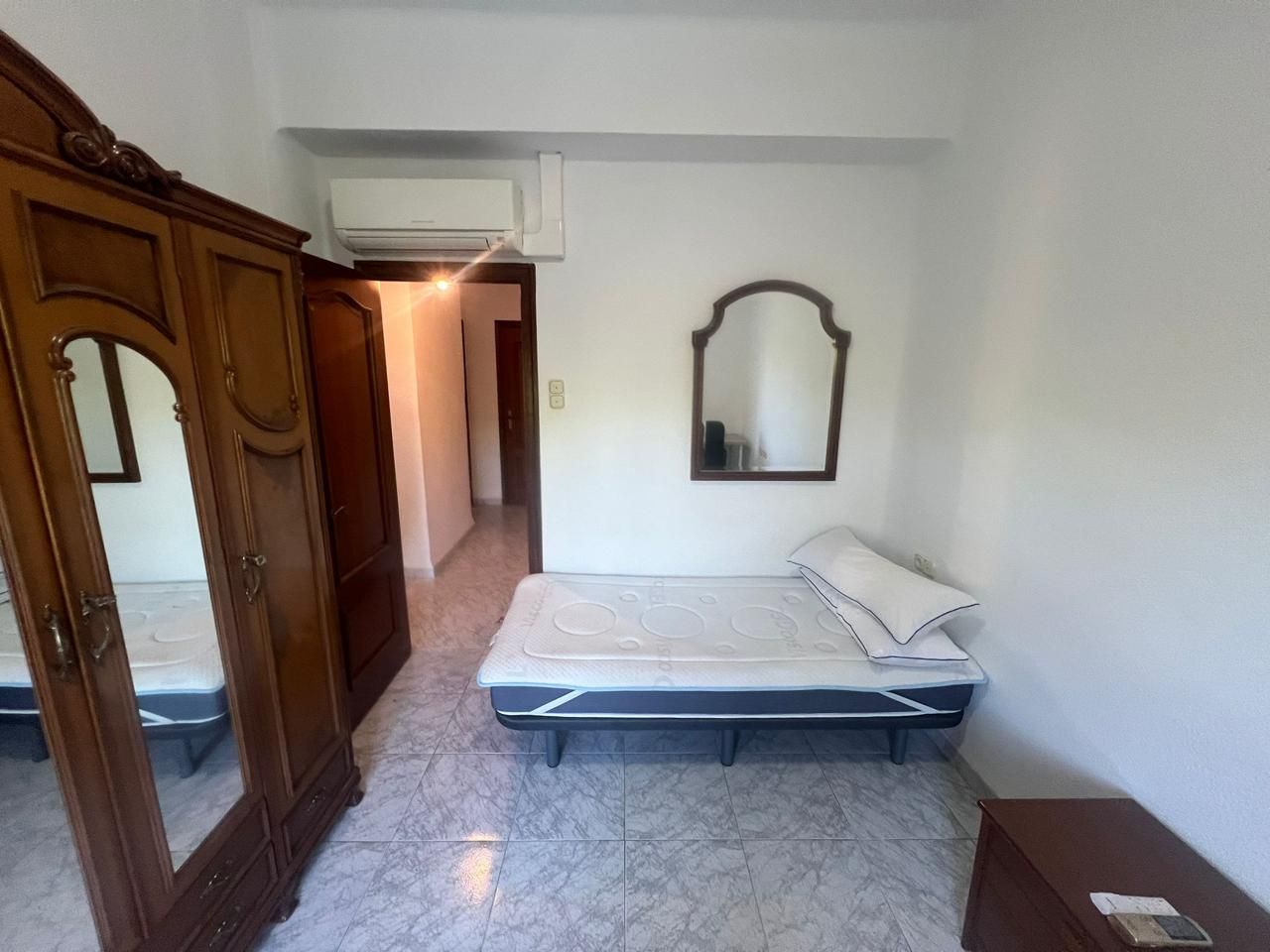 Bedroom of Flat to share in  Valencia Capital  with Air Conditioner, Heating and Furnished