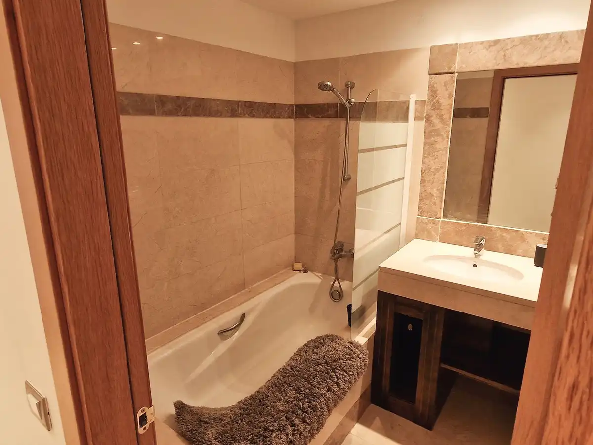 Bathroom of Flat for rent in Benahavís  with Air Conditioner, Private garden and Terrace