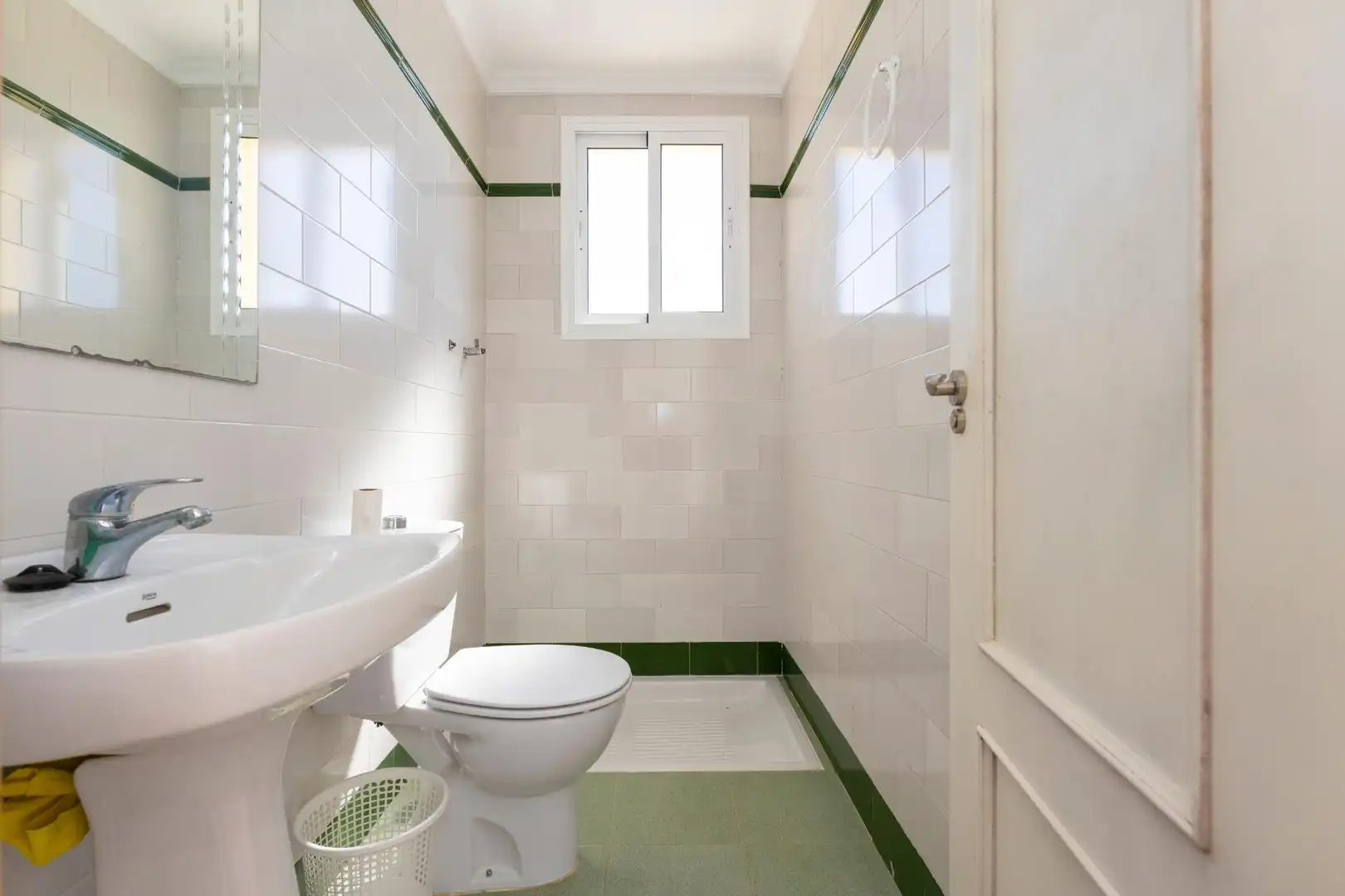Baño de Casa o chalet en venta en La Puebla del Río con Terraza, Trastero y Piscina