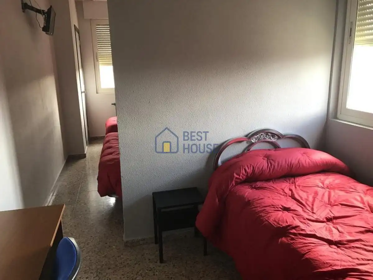 Habitación de Edificio en venta en Ardón