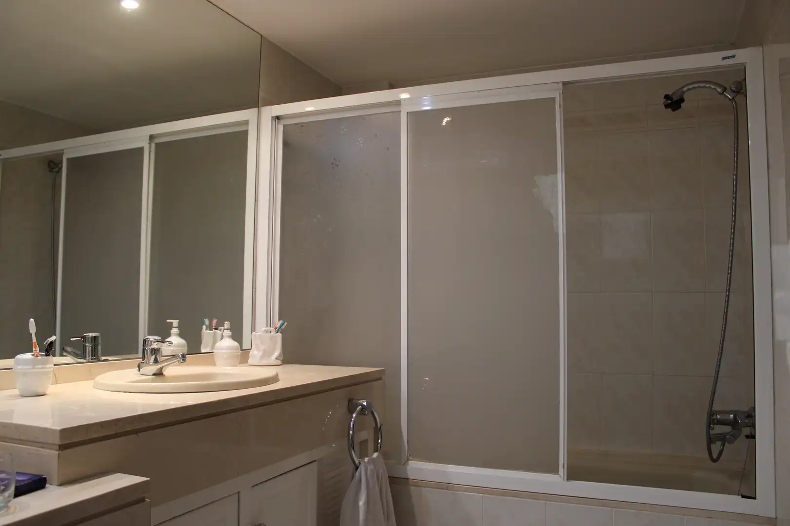 Baño de Piso en venta en Girona con Calefacción y Balcón