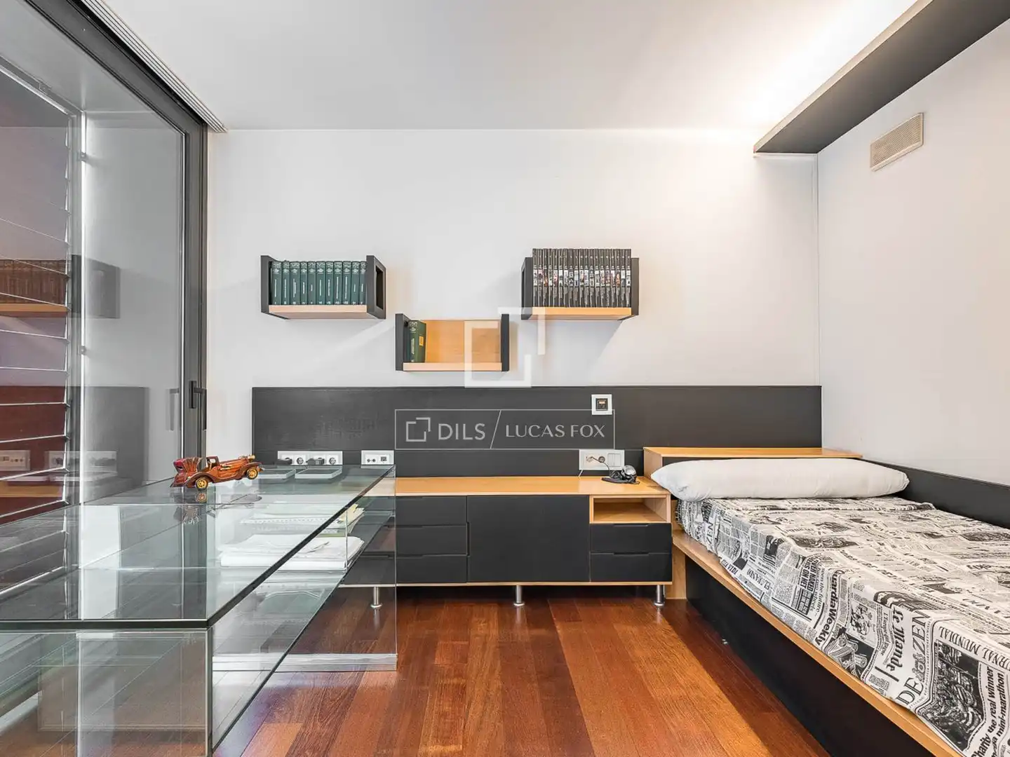 Dormitori de Casa o xalet en venda en Barcelona amb Aire condicionat, Calefacció i Terrassa