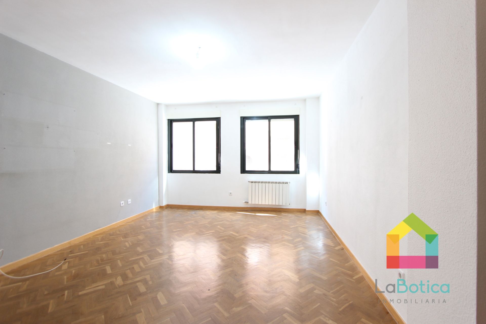 Sala d'estar de Apartament en venda en  Toledo Capital amb Calefacció