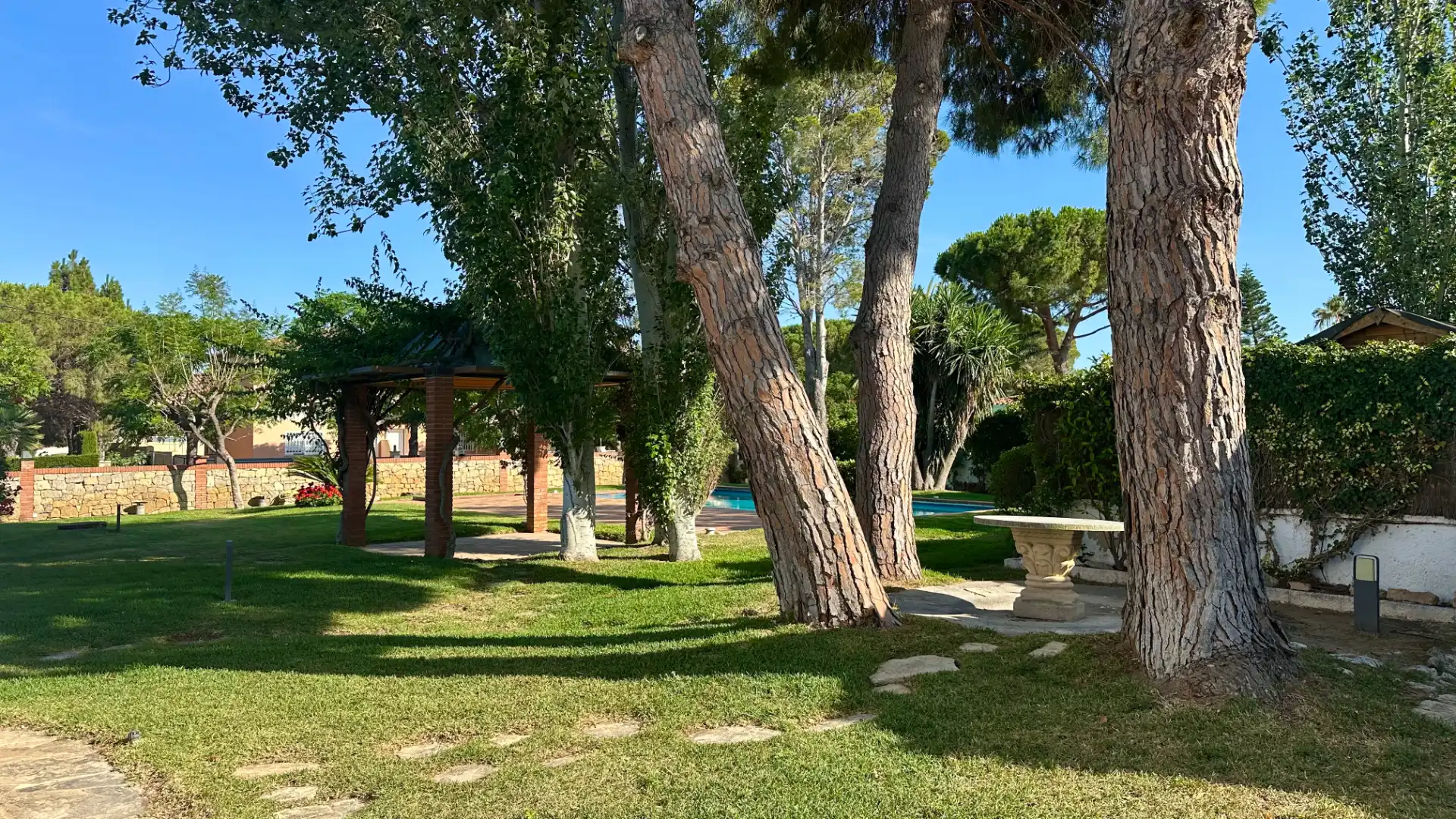 Jardí de Casa o xalet en venda en Mont-roig del Camp amb Aire condicionat, Jardí privat i Terrassa