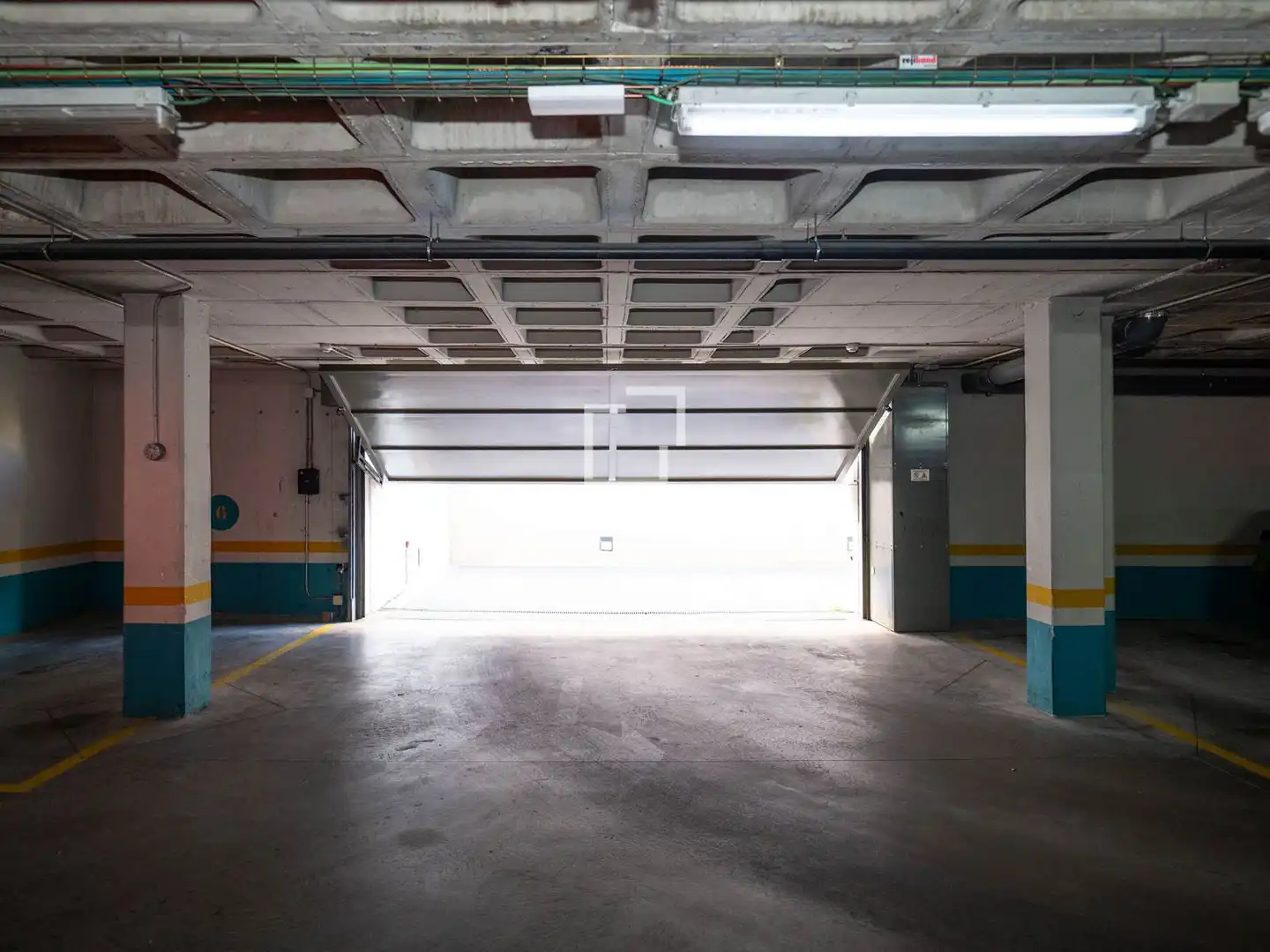 Parking of Flat for rent in Madrid  with Air Conditioner, Heating and Private garden