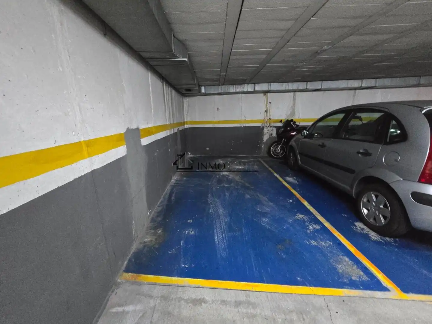 Aparcament de Pis en venda en Pontevedra Capital  amb Calefacció i Traster