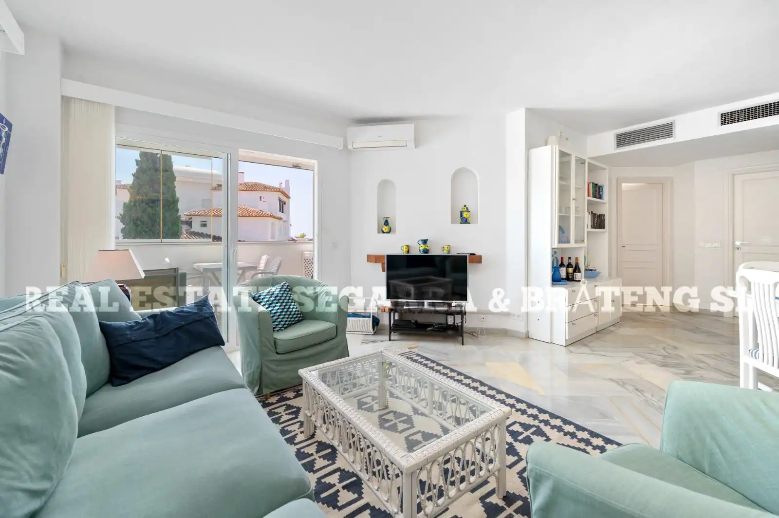 Exterior view of Apartments for sale in Marbella  with Air Conditioner, Terrace and Furnished