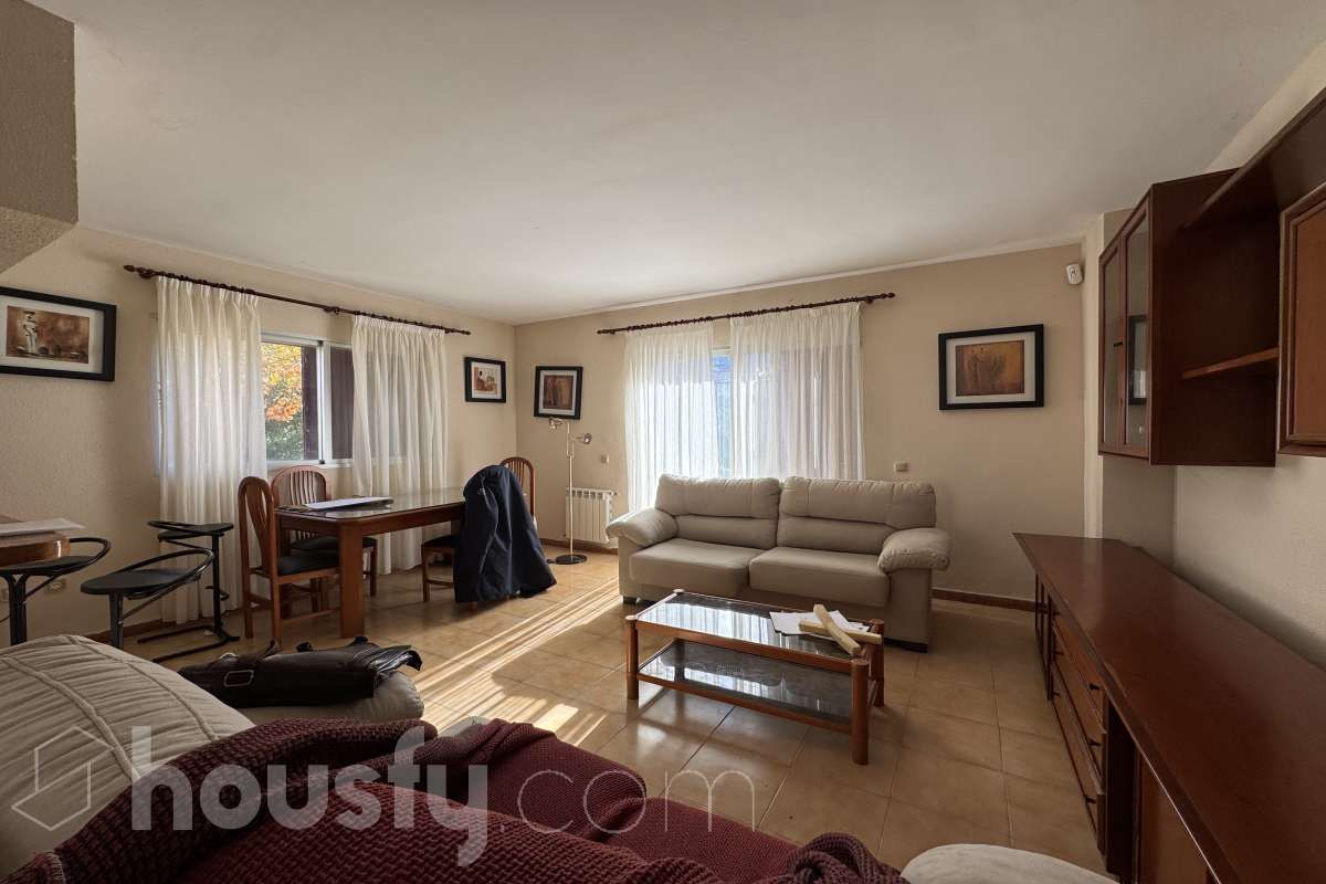 Sala d'estar de Casa o xalet de lloguer en Canencia amb Calefacció, Jardí privat i Terrassa