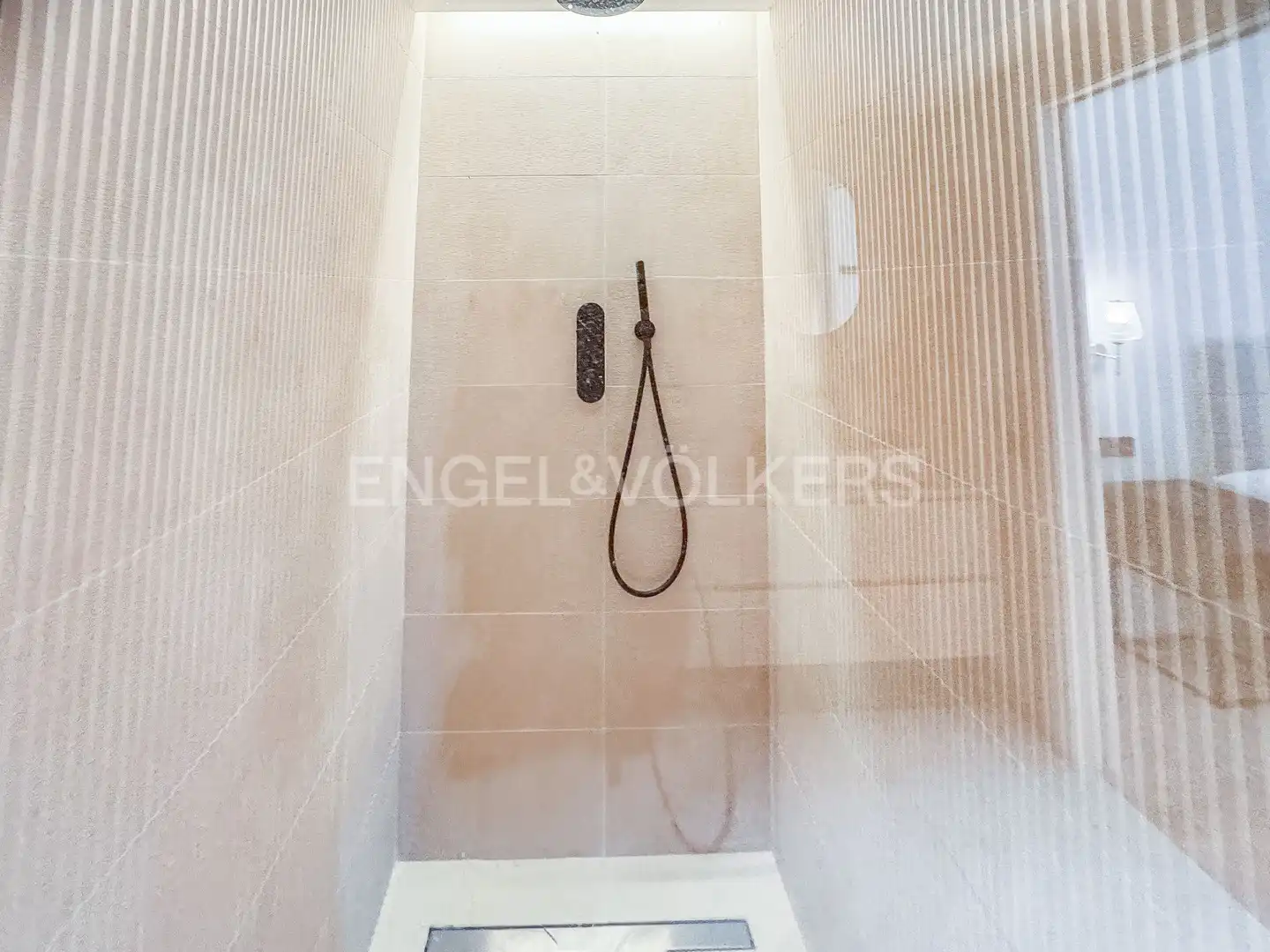 Bathroom of Flat for rent in Barcelona  with Air Conditioner, Heating and Parquet flooring