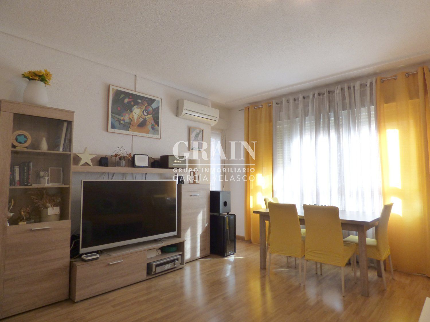Living room of Flat for sale in  Albacete Capital  with Air Conditioner, Heating and Balcony