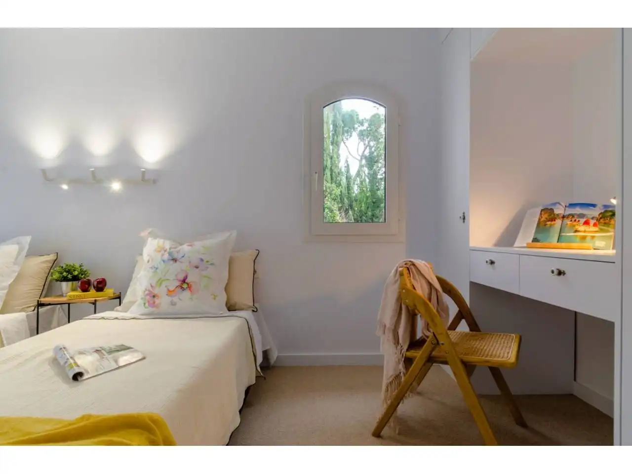 Schlafzimmer von Haus oder Chalet zum Verkauf in Lloret de Mar mit Klimaanlage, Heizung und Privatgarten