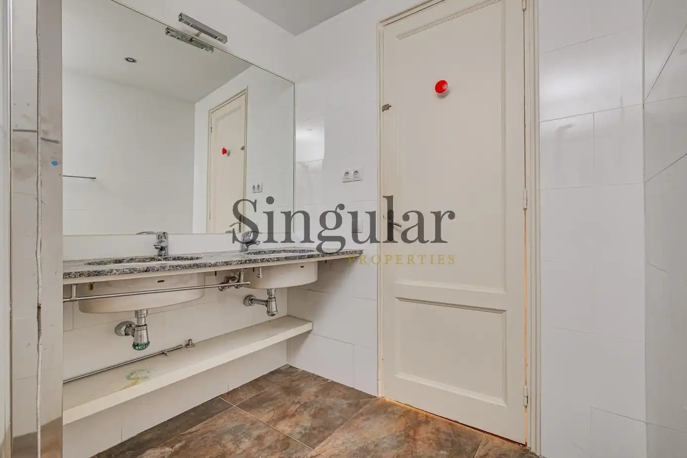 Baño de Piso en venta en Barcelona con Calefacción y Alarma