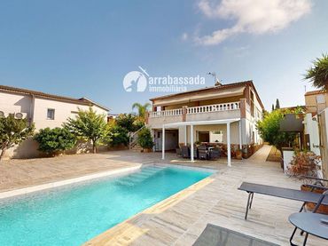 Villa avec balcon à vendre à Senyera