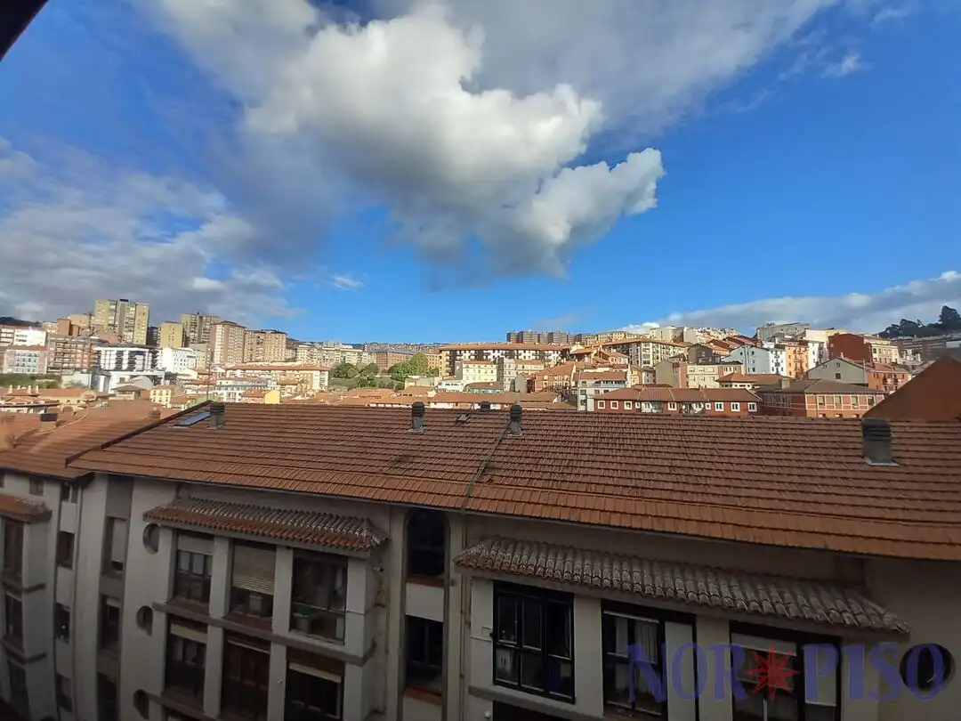 Vista exterior de Pis en venda en Ibaiondo